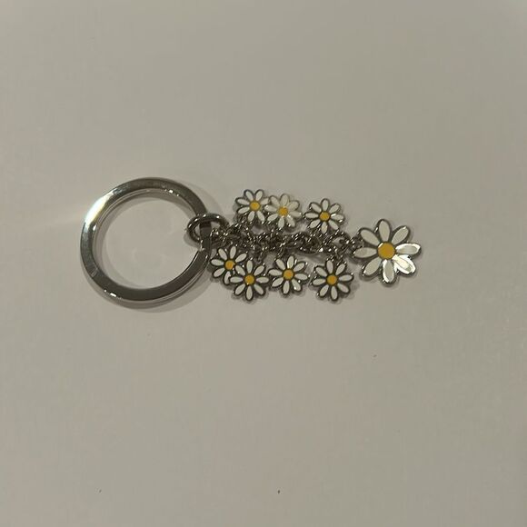 NWOT COACH Vintage White Daisy Flowers Enamel Purse Charm Keychain Fob - Picture 7 of 7